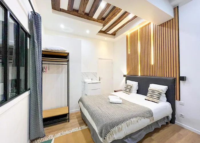 Urban Flat 67 - Spacious Parisian Flat In