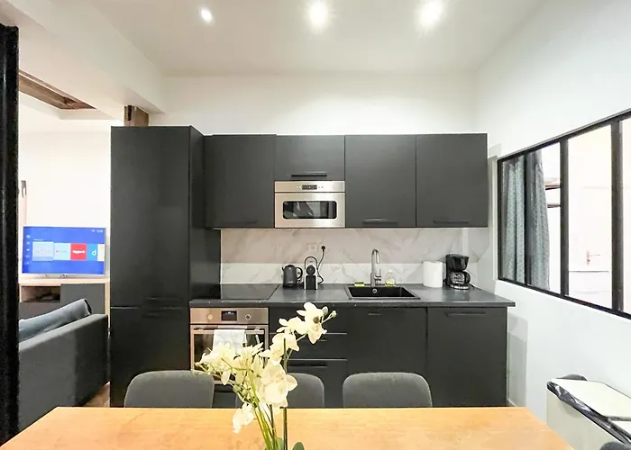 Urban Flat 67 - Spacious Parisian Flat In Paris