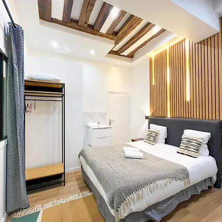 Urban Flat 67 - Spacious Parisian Flat In