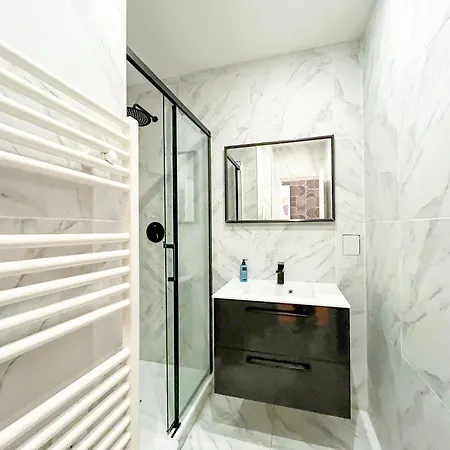 Urban Flat 67 - Spacious Parisian Flat In Apartment Paris