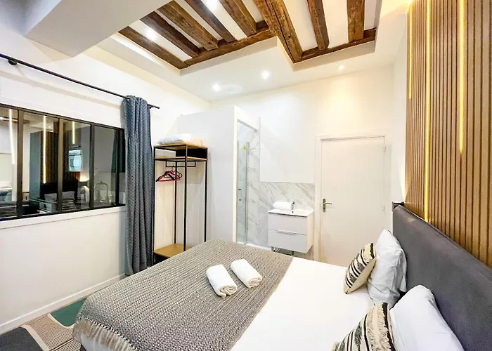 Urban Flat 67 - Spacious Parisian Flat In * Paris