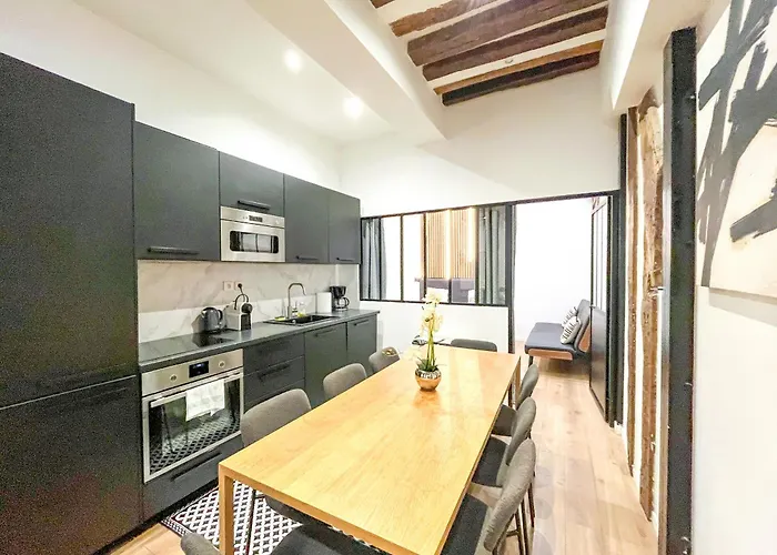 Urban Flat 67 - Spacious Parisian Flat In Paris