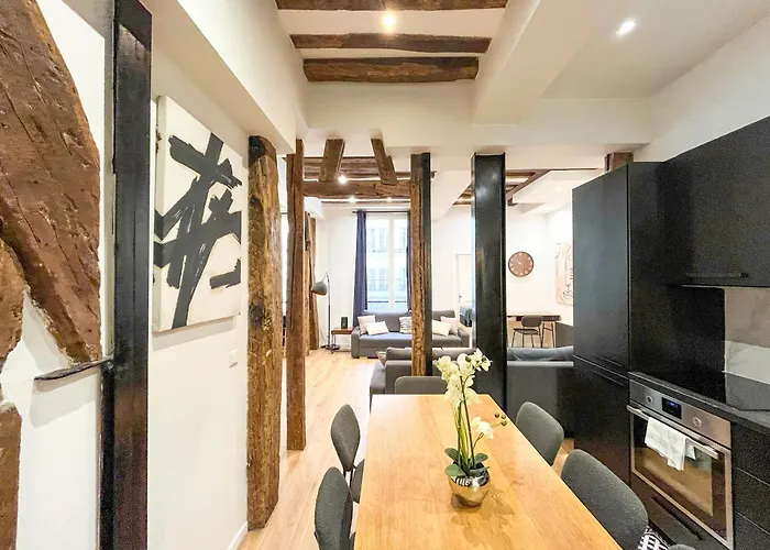 Urban Flat 67 - Spacious Parisian Flat In Paris
