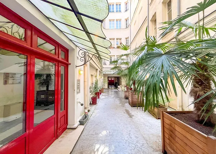 Urban Flat 67 - Spacious Parisian Flat In Daire Paris