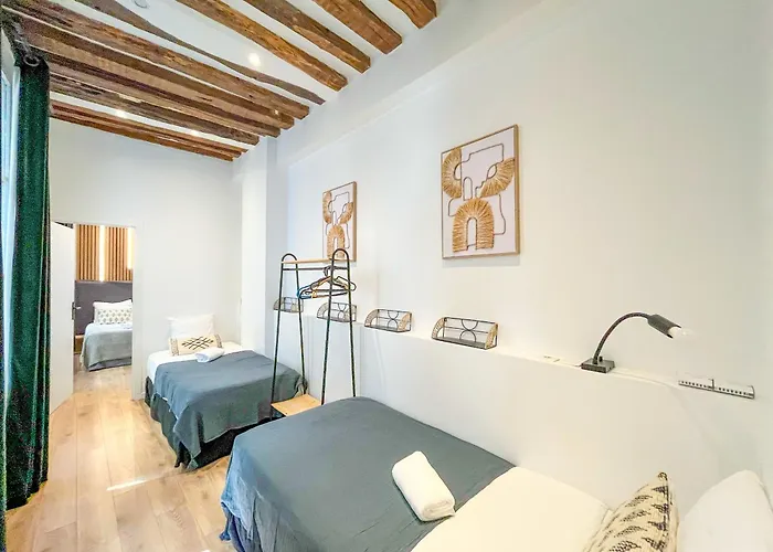 Urban Flat 67 - Spacious Parisian Flat In * Paris