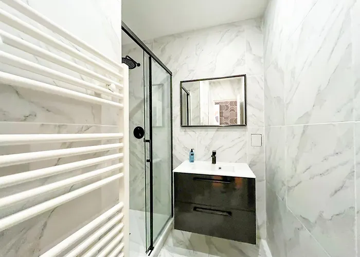 Urban Flat 67 - Spacious Parisian Flat In Daire Paris