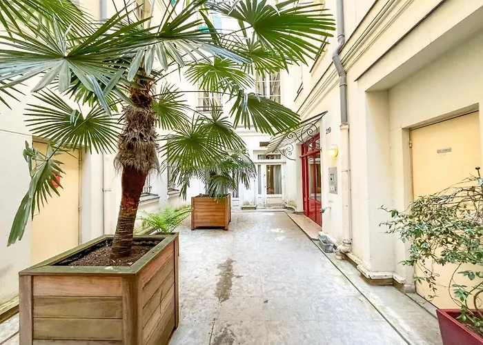 Urban Flat 67 - Spacious Parisian Flat In *