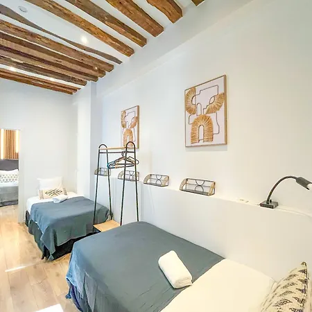 Urban Flat 67 - Spacious Parisian Flat In * Paris