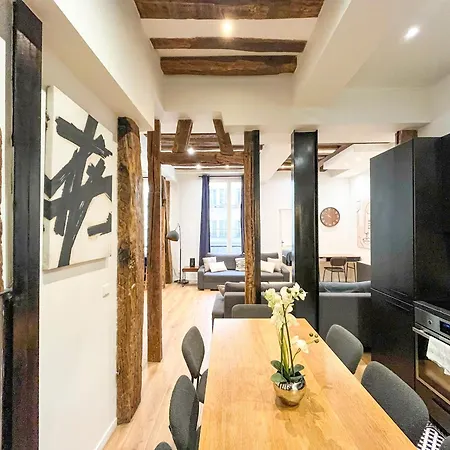 Urban Flat 67 - Spacious Parisian Flat In Paryż